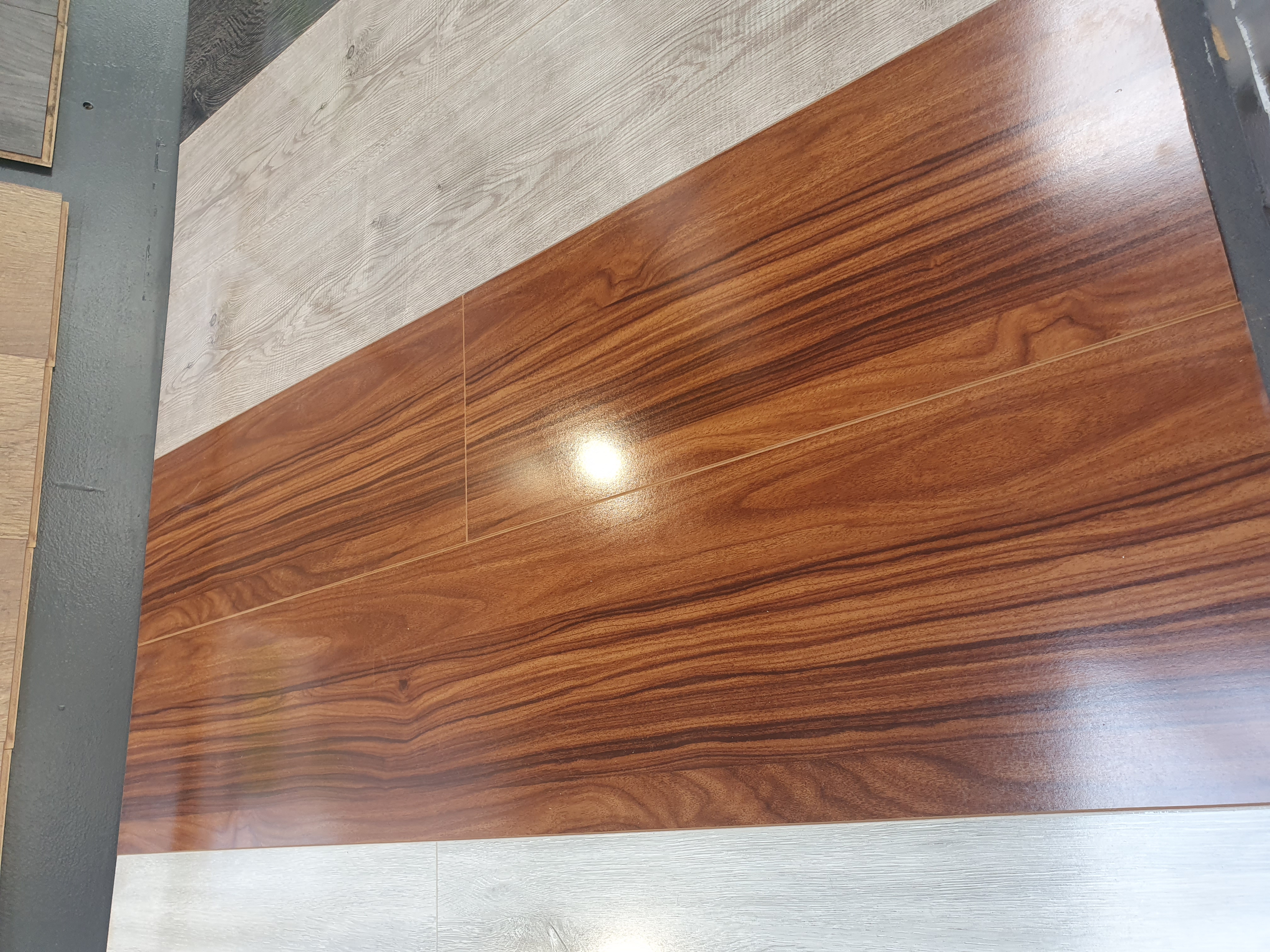 Walnut High Gloss 8mm Floor Depot