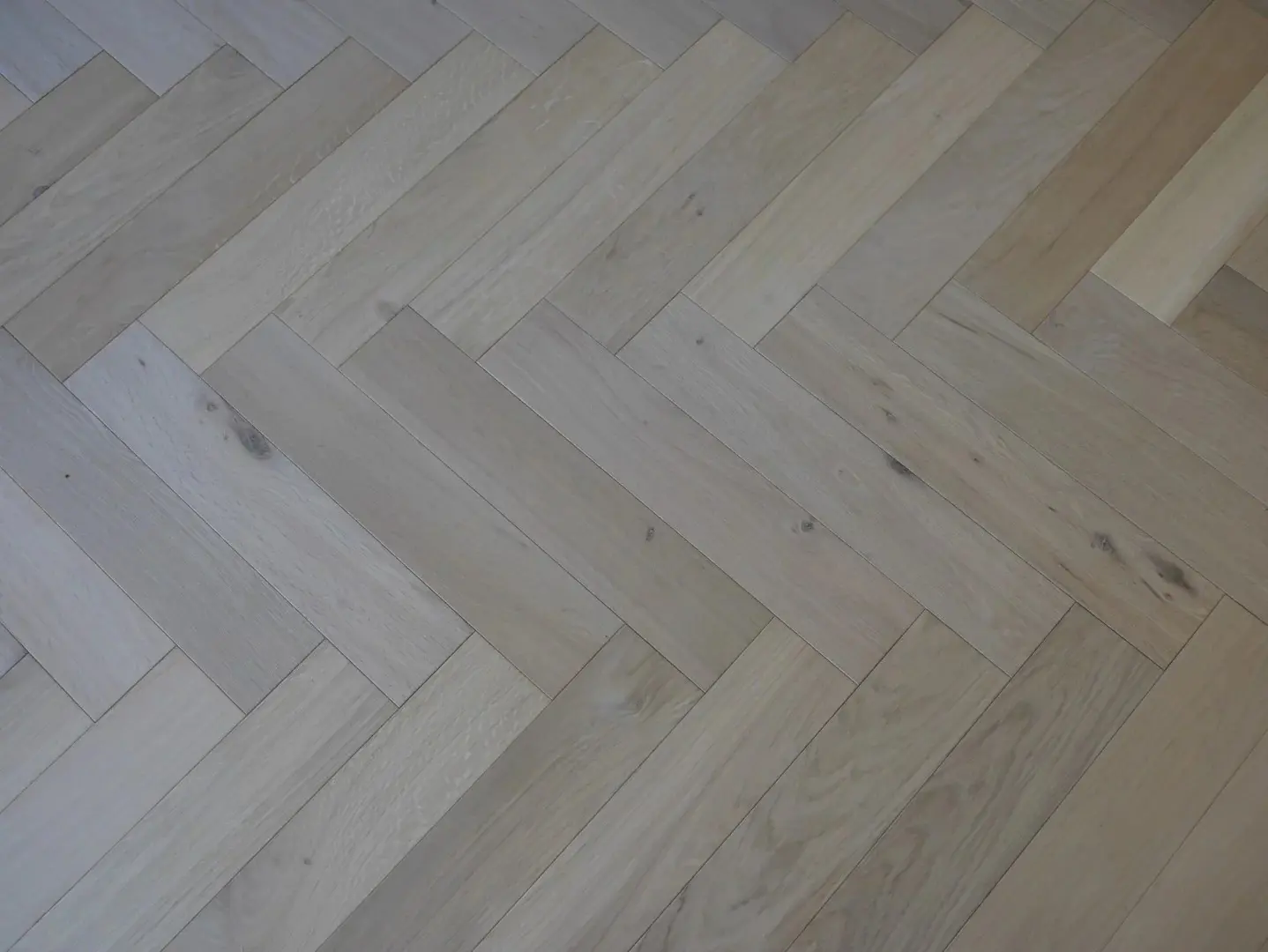 Natural Oak Herringbone 14mm Unfinished