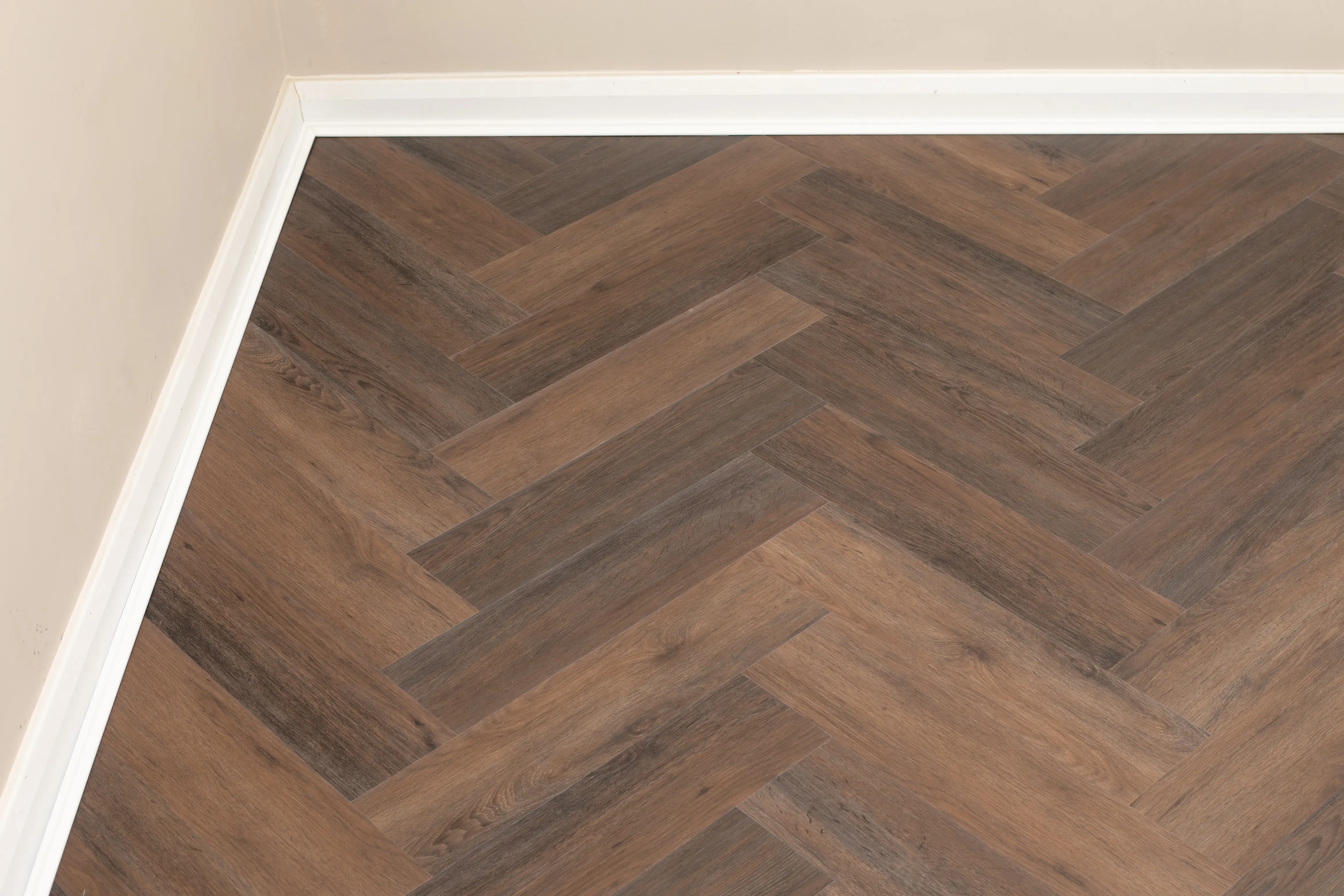 Vintage Walnut 6mm PREMIUM Herringbone SPC Click