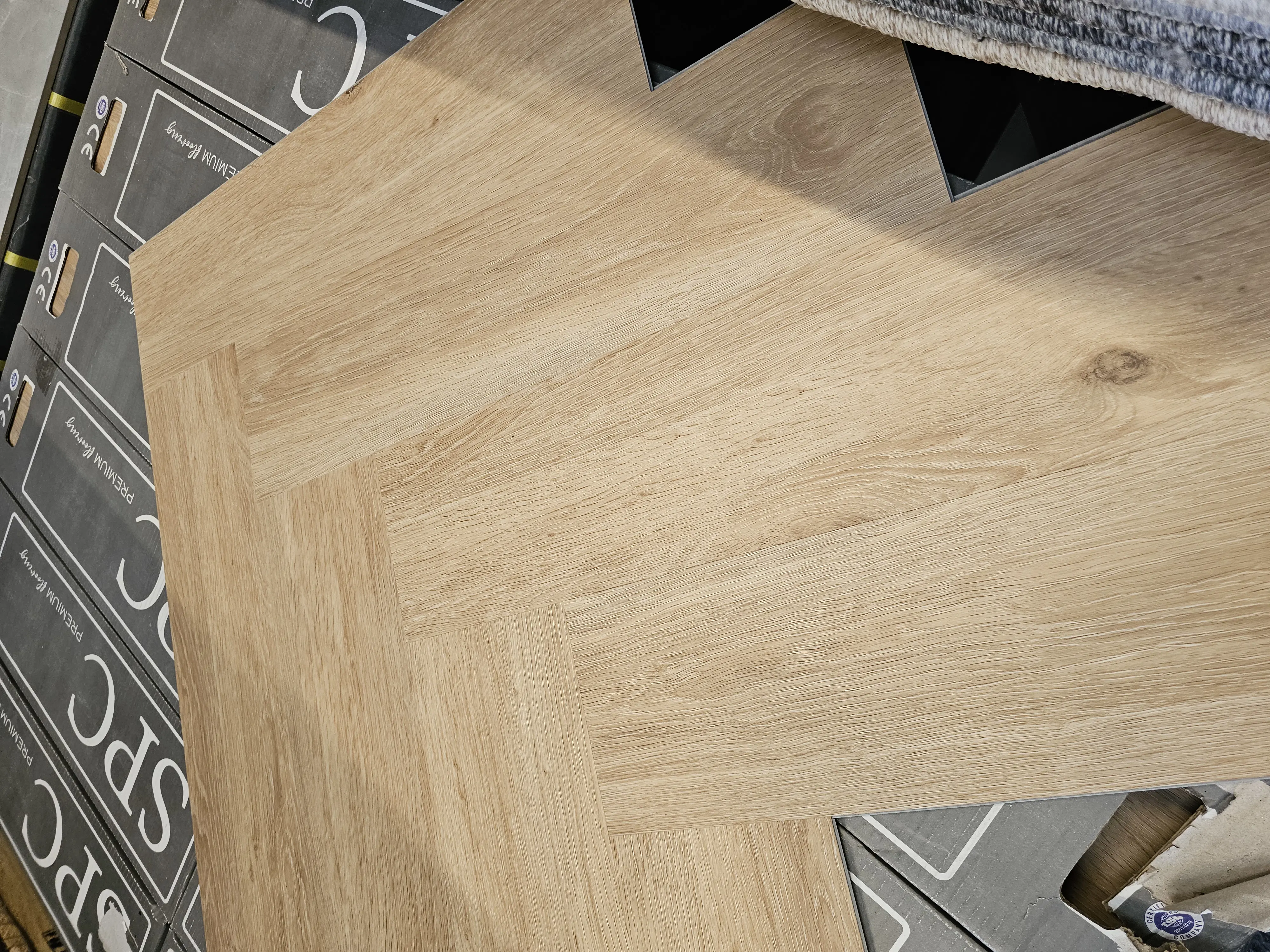 Summer Beige Oak 6mm PREMIUM Herringbone SPC Click
