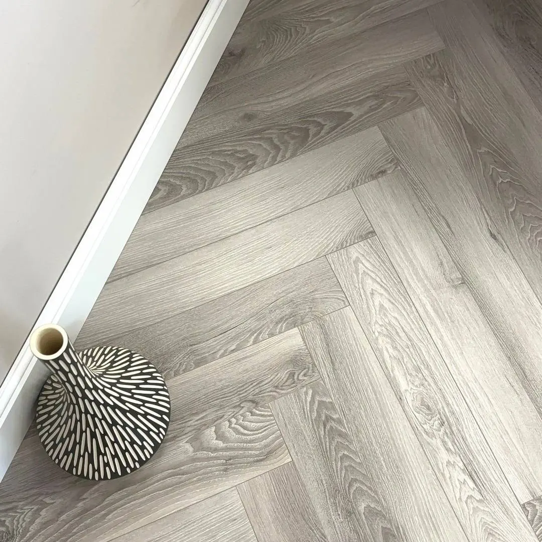 Light Washed Oak 12mm Herringbone