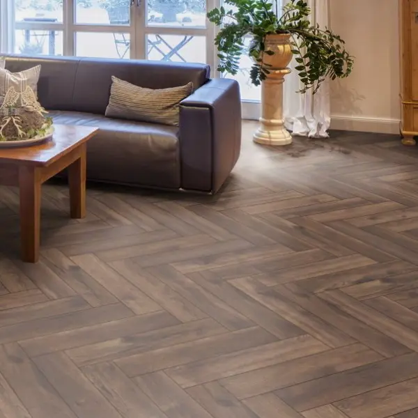 End Of Line 12.38m2 Bundle Sovereign Oak 8mm Herringbone