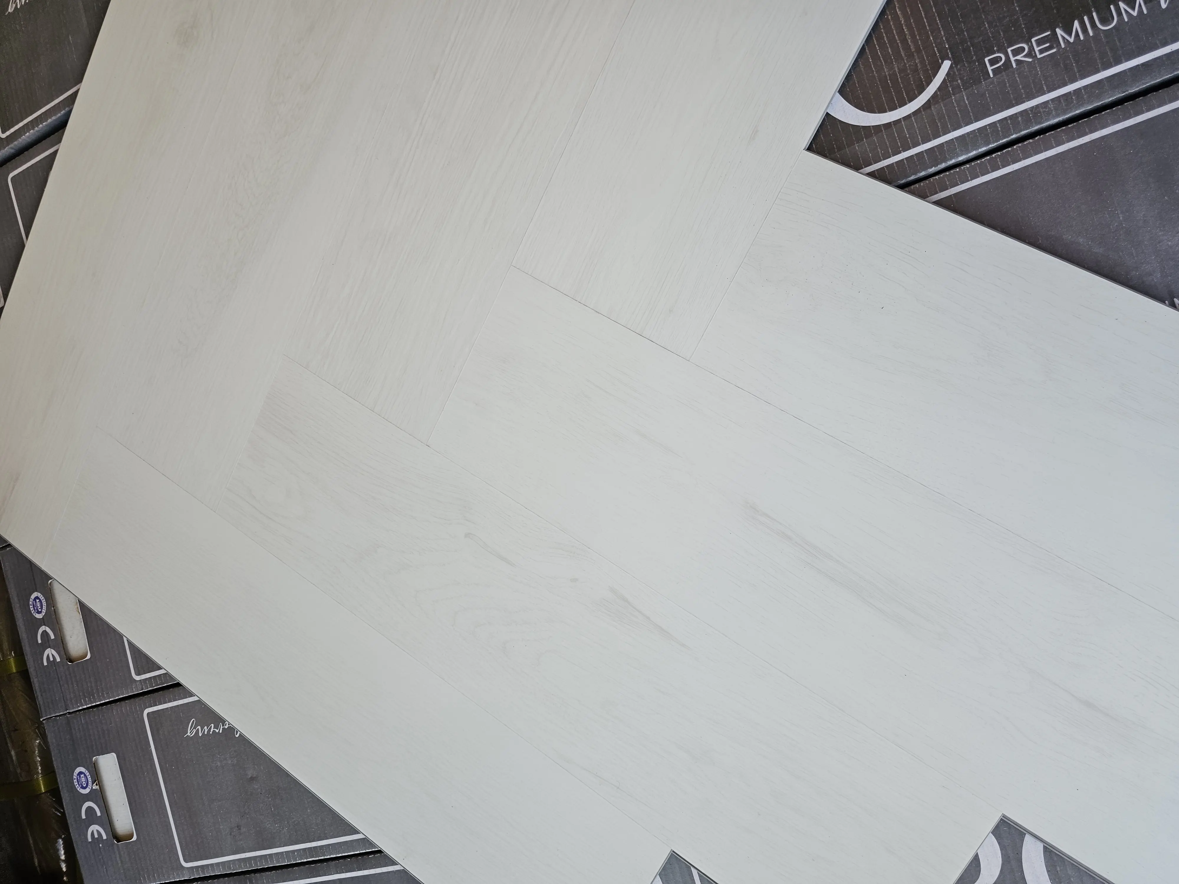 Snow White Oak 6mm PREMIUM Herringbone SPC Click