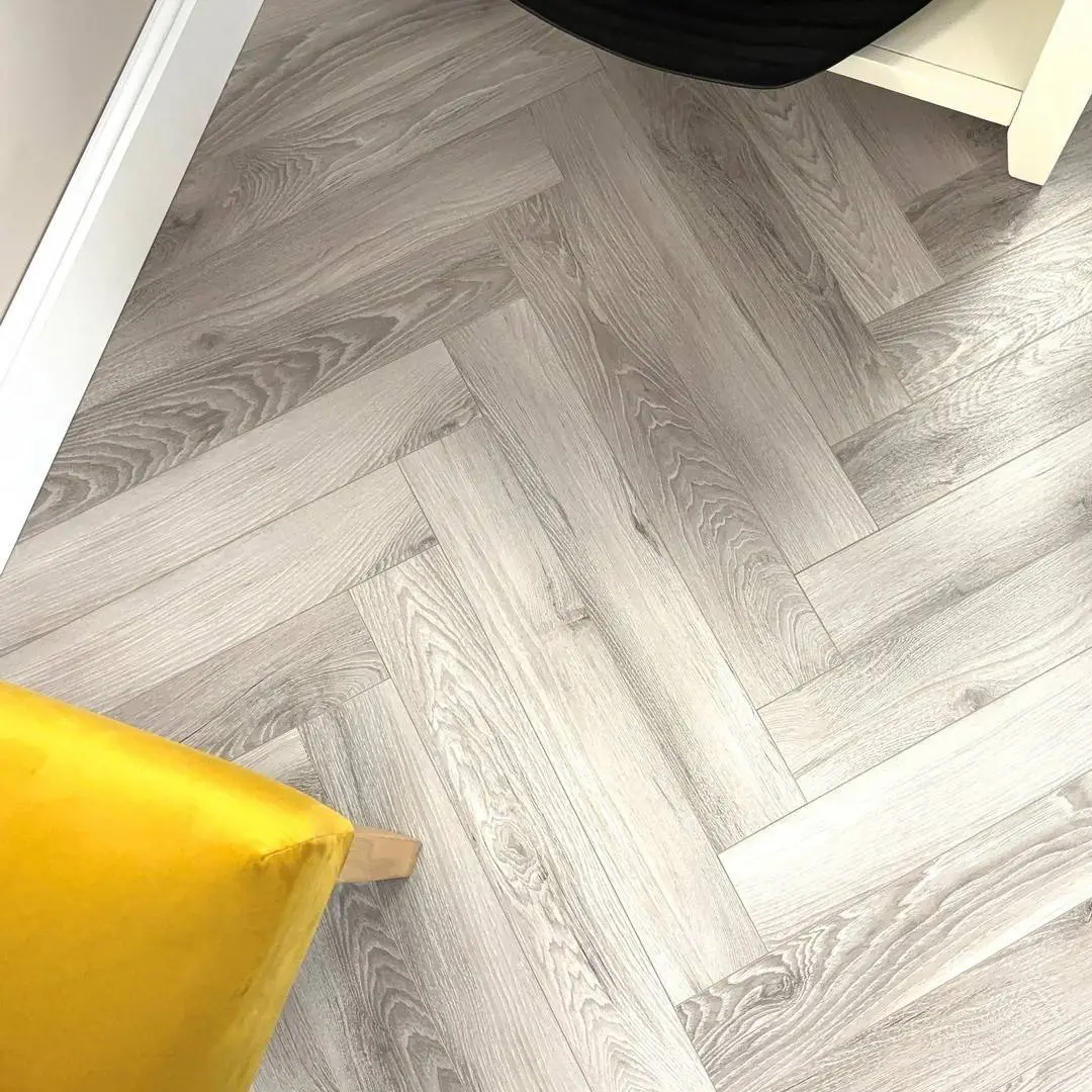 Light Washed Oak 12mm Herringbone