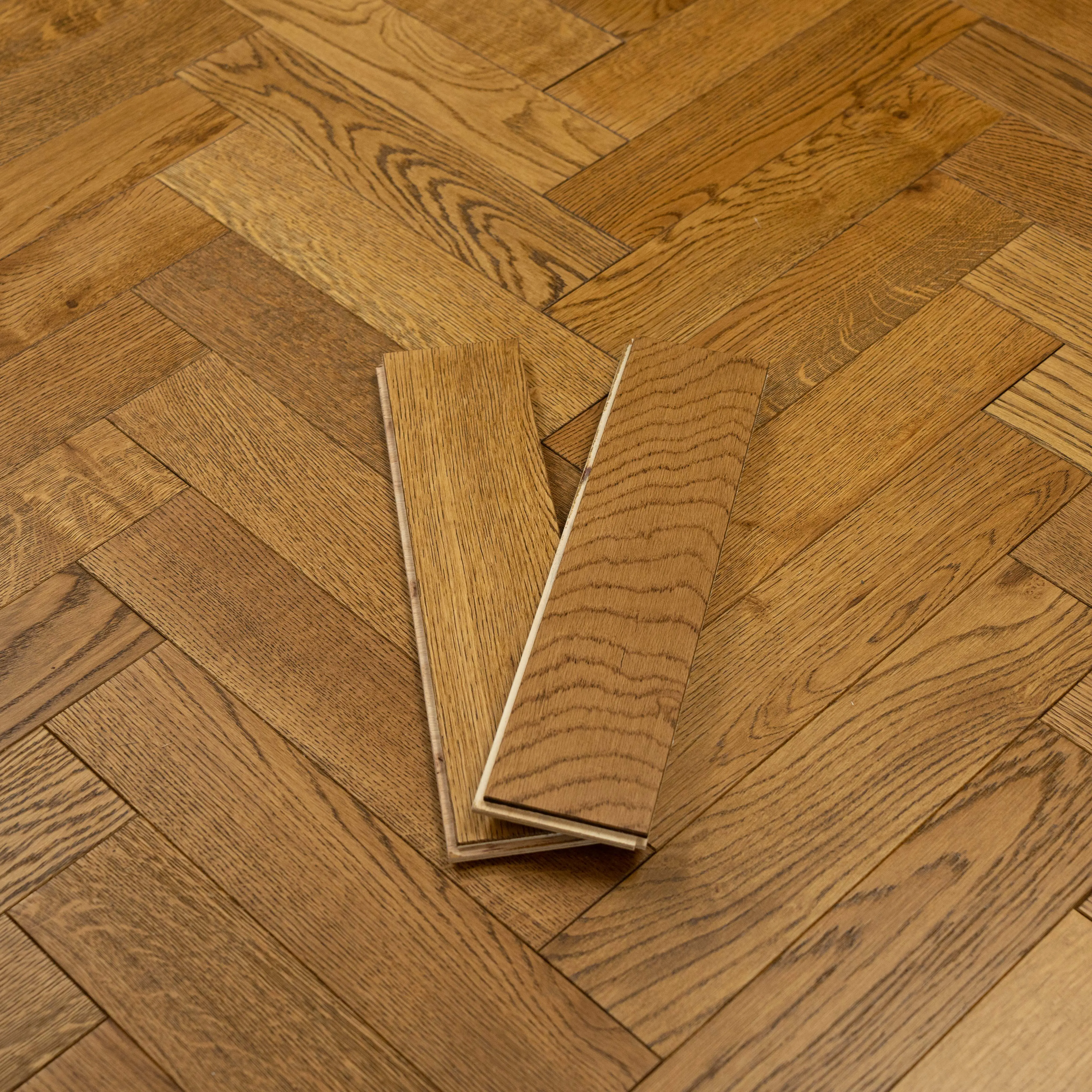14/3 Golden Oak Brushed & UV Lacquered Herringbone