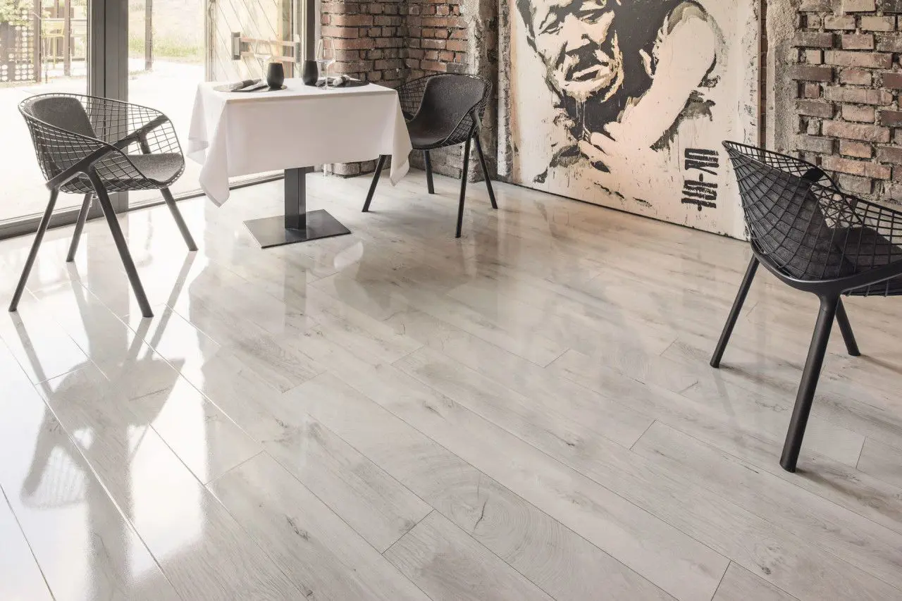 Winter White Oak High Gloss 12mm Laminate Flooring 