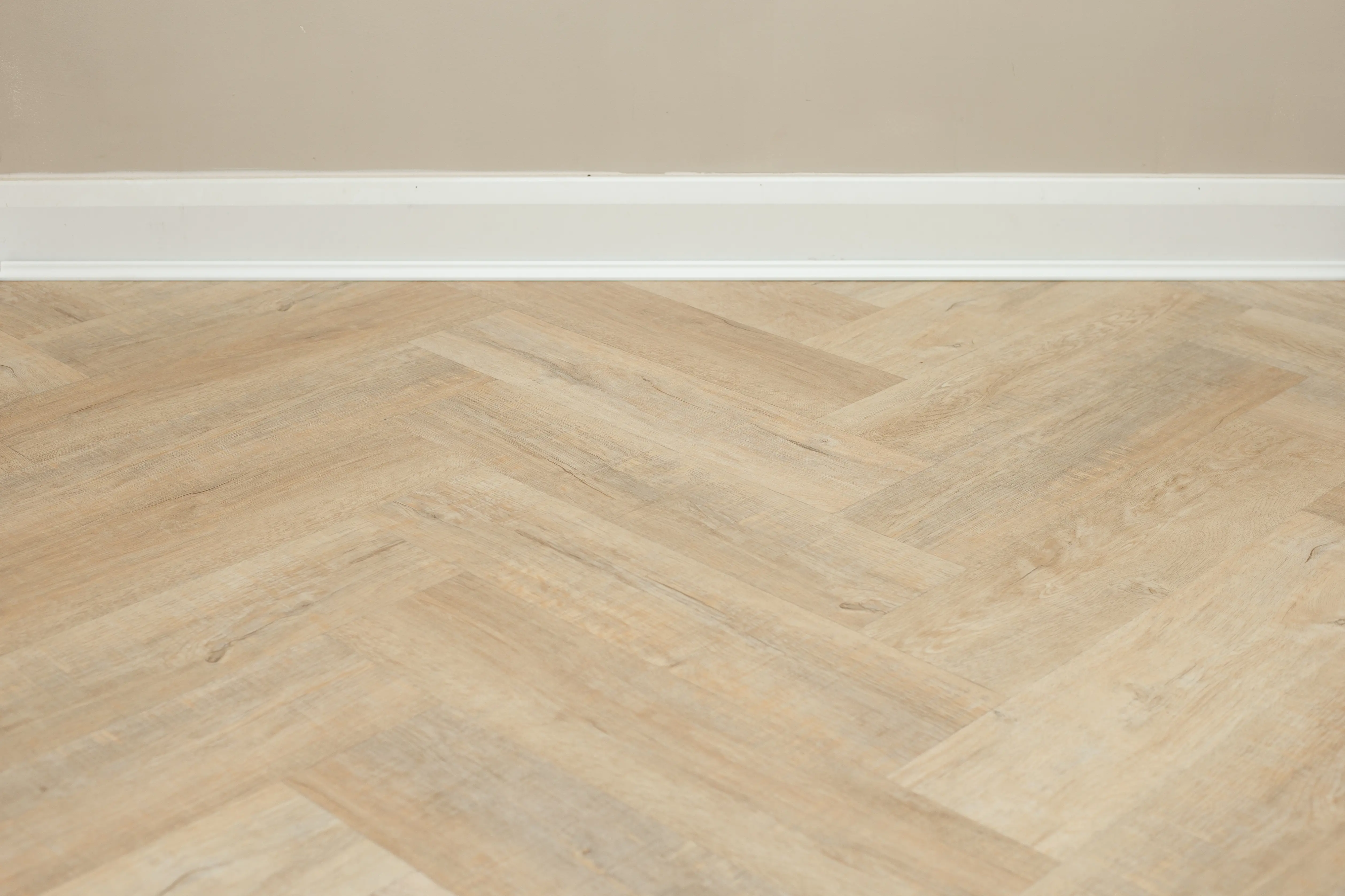 Spanish Cedar 6mm PREMIUM Herringbone SPC Click
