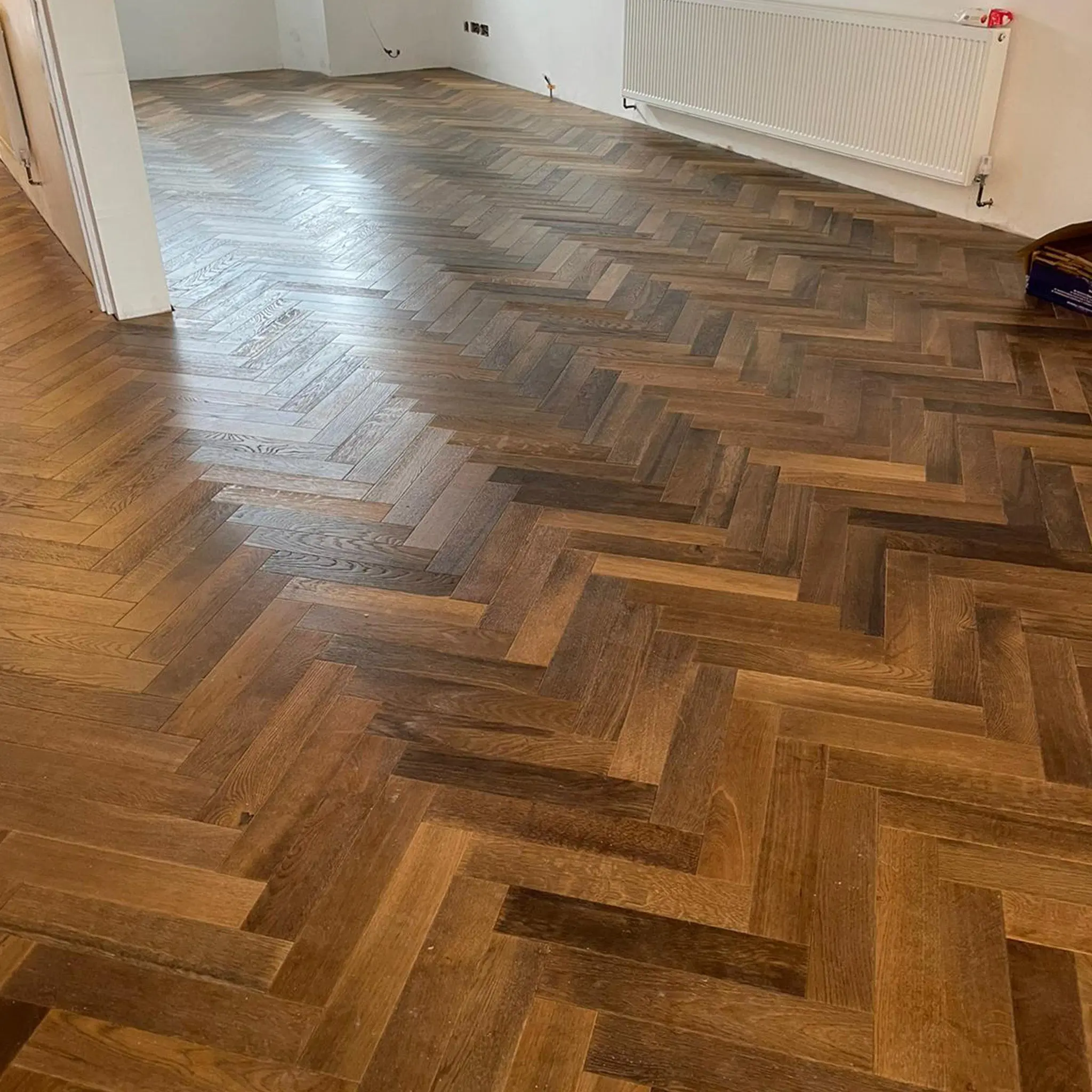 Double Smoked Lacquered Oak 14mm x 90mm Herringbone