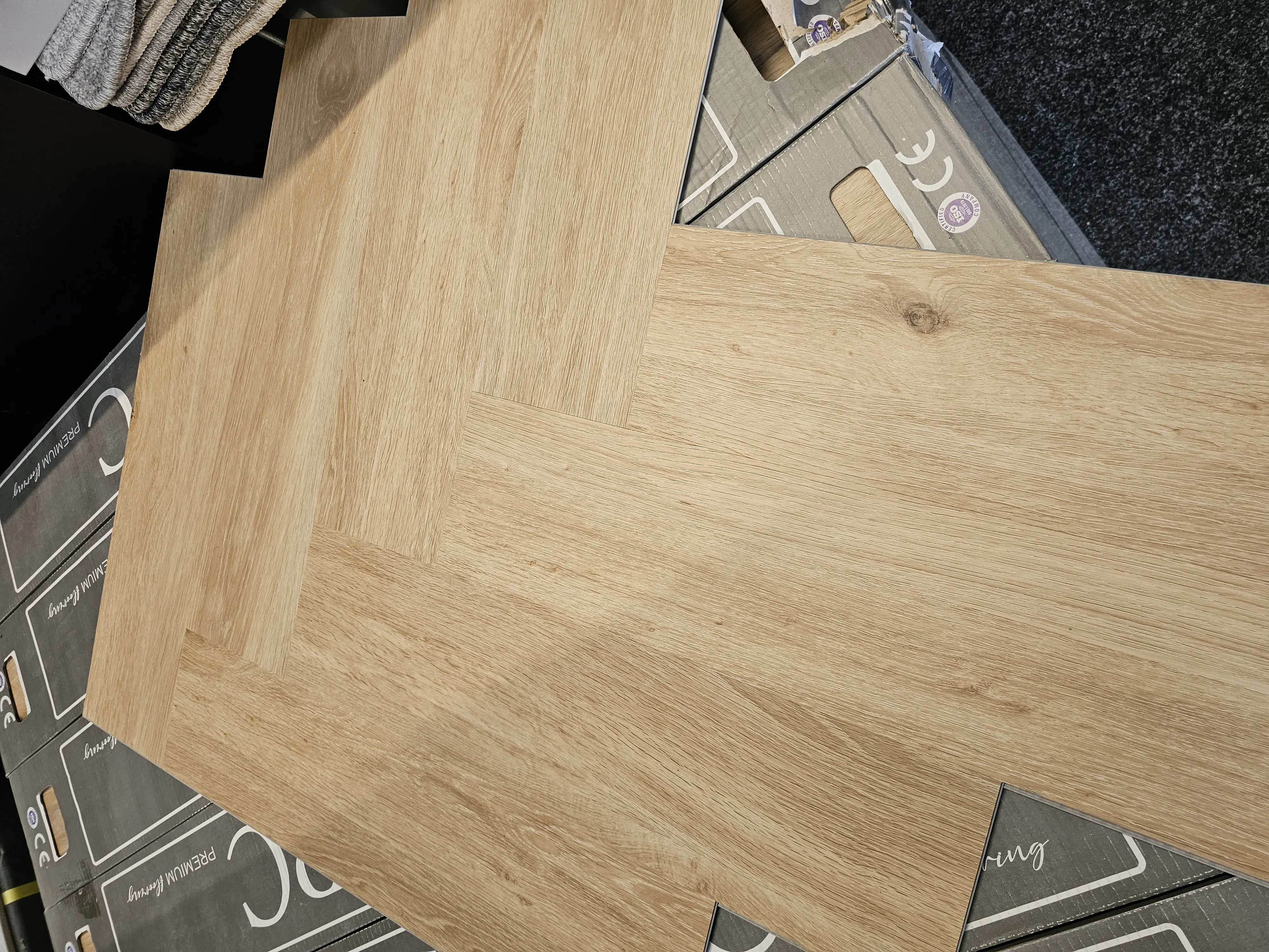 Summer Beige Oak 6mm PREMIUM Herringbone SPC Click