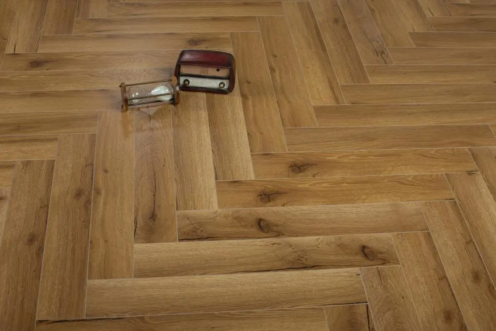 Traditional Oak 12mm Herringbone