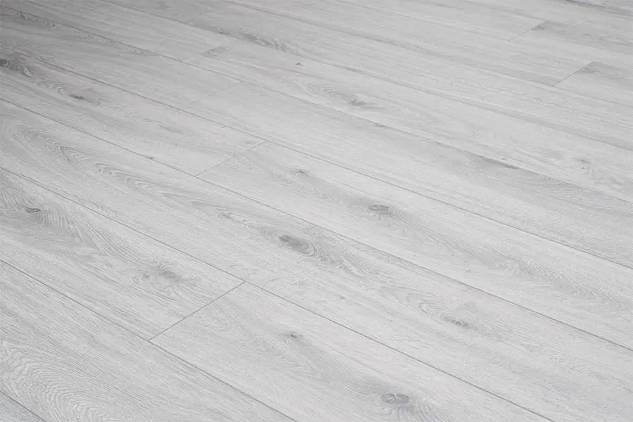 Timeless White Oak 10mm Laminate 