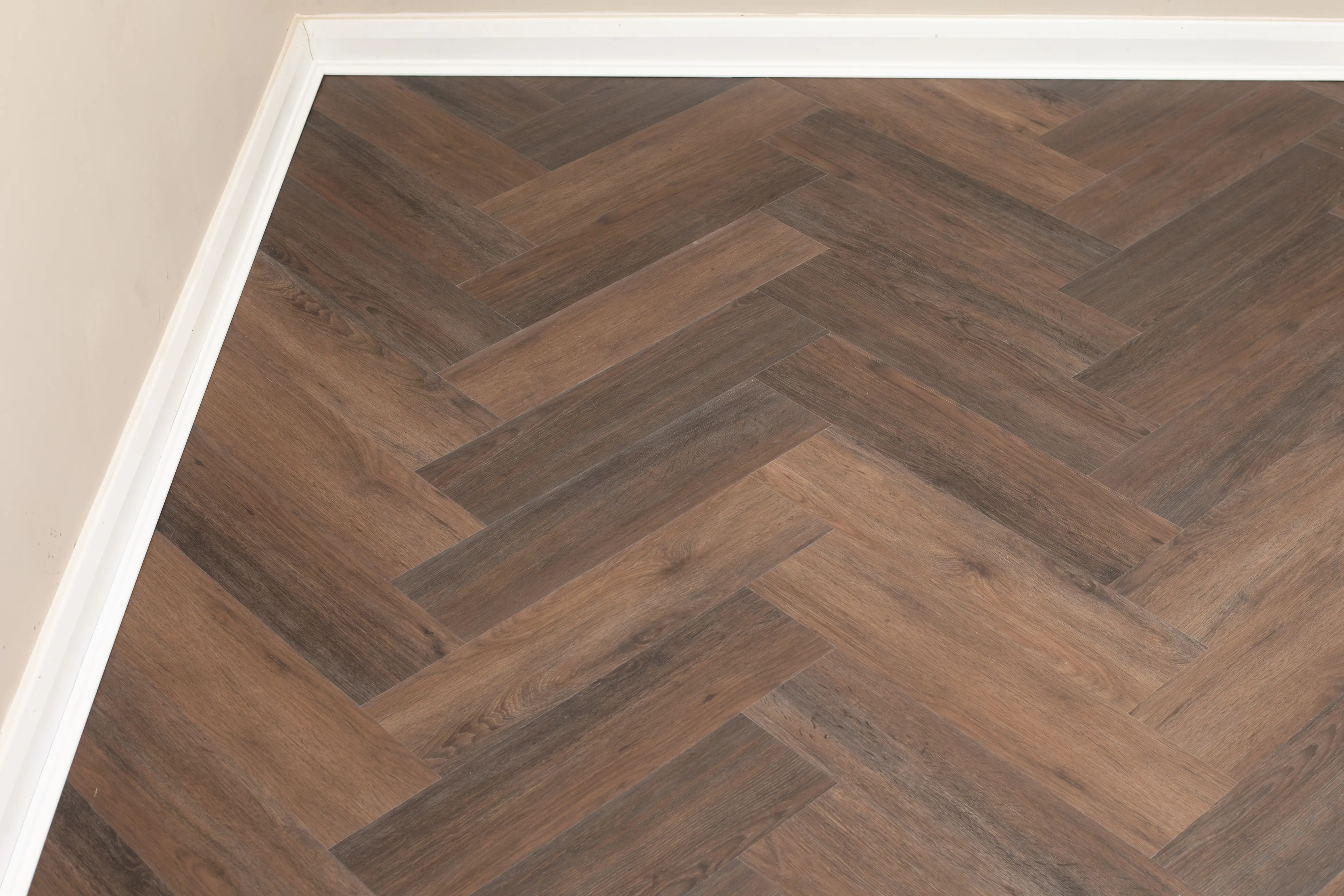 Vintage Walnut 6mm PREMIUM Herringbone SPC Click