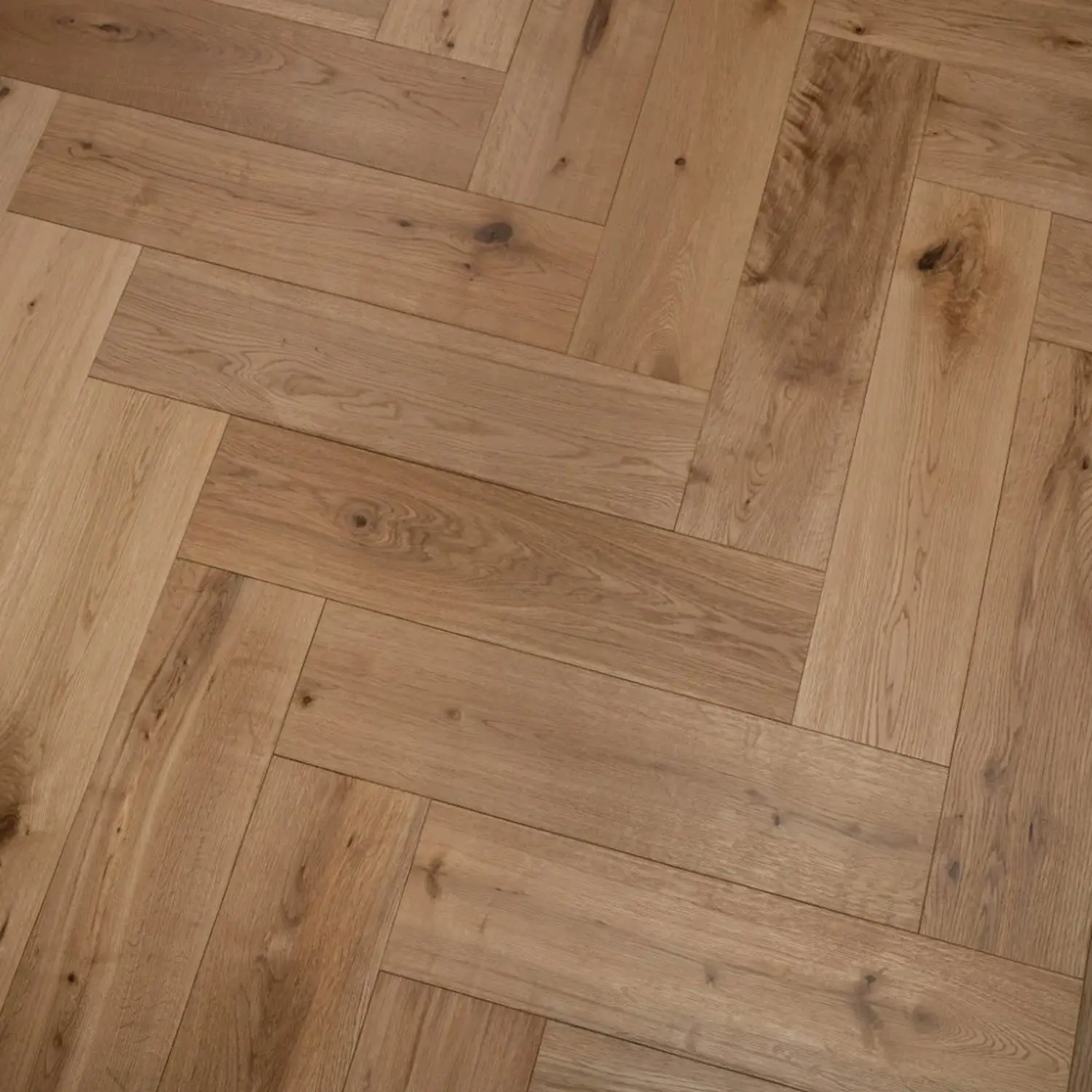 Natural Oak Herringbone Click 14mm Brushed Lacquered