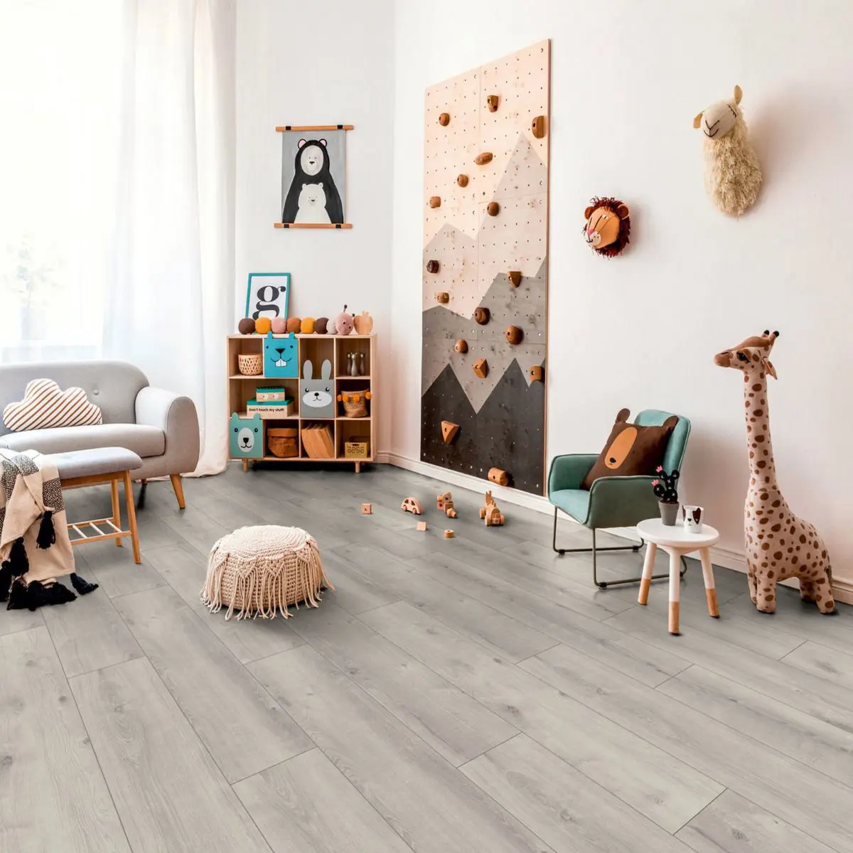 Kingswell White Natural Oak 8mm Laminate Flooring